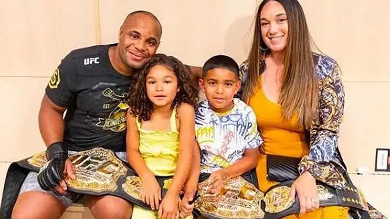 Salina Deleon and Daniel Cormier's Children